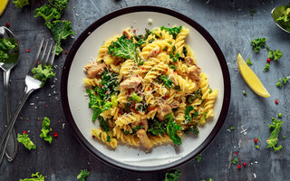 Macarrão Integral ao Molho de Limão, Parmesão e Manjericão