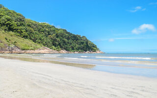 Praia do Guaiúba, no Guarujá | Aproximadamente 105km de São Paulo 