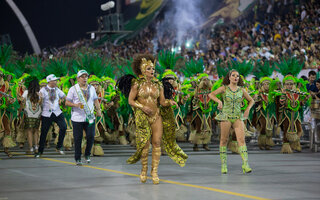 Muita música para acompanhar a queima de fogos