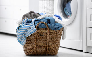 Separe as roupas sujas das limpas