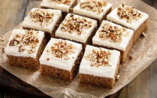 Bolo de Nozes com Creme de Café e Canela