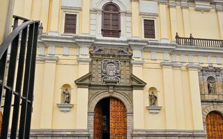 Uma cidade cercada de igrejas  