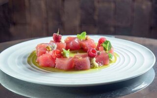 Crudo de atum e framboesa, do Ella Fitz