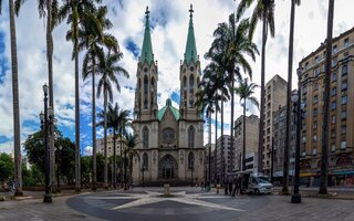 Praça e Catedral da Sé