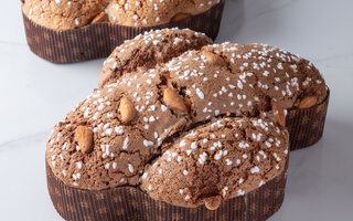 Colomba com Gotas de Chocolate | Confeitaria Dama