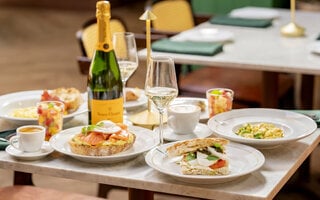 Brunch Veuve Clicquot Gardens no Locale | Gastronomia