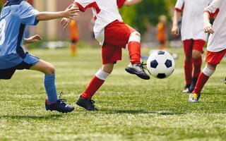Colônia de Férias no TriMais Places com aulas de futebol