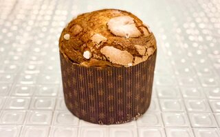 Panetone de Chocolate com Tahine, da Luiza Lafer Confeitaria