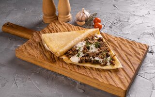 Panqueca de carne moída com requeijão