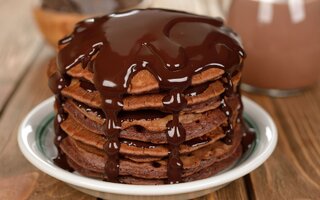 Panqueca doce americana de chocolate