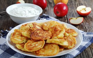 Panqueca de iogurte e maçã