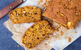 Bolo de cenoura com aveia