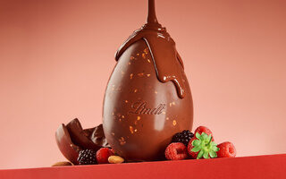 Ovo Dark Amêndoas e Frutas Vermelhas, da Lindt