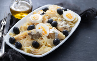 Bacalhau faz bem? Veja benefícios e valor nutricional