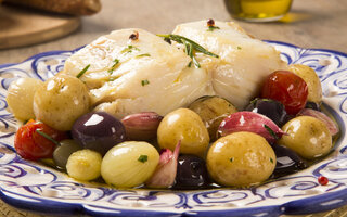 Dessalgar o bacalhau: passo a passo para acertar no sabor