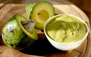 Molho de abacate com limão