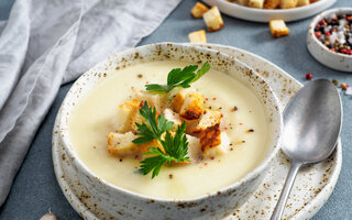 Sopa cremosa de batata-doce