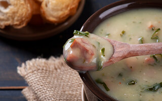 Receita de caldo verde fácil e saboroso