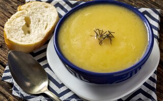 Sopa de mandioca com carne