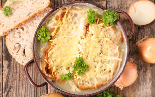 Sopa de cebola gratinada