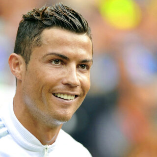 Famosos: Com foto polêmica, Cristiano Ronaldo causa revolta entre budistas