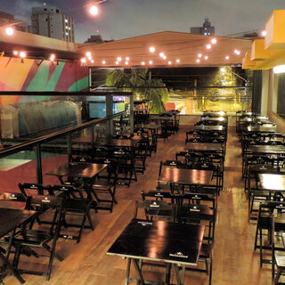 Bares: Vila Madalena ganha novo bar sertanejo com rooftop e música ao vivo