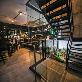 Bares: Bar de alta coquetelaria abre as portas na Zona Norte de SP com terraço e ambiente sofisticado