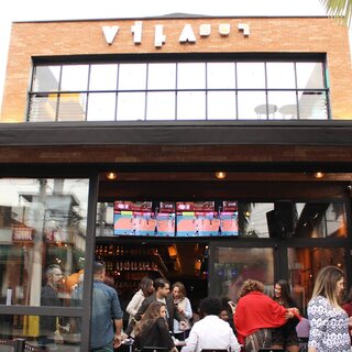 Bares: Sua doação vale um VIP: bar balada na Vila Madalena promove campanha do agasalho neste inverno