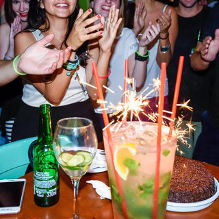Bares: 18 bares em São Paulo que oferecem benefícios imperdíveis a aniversariantes