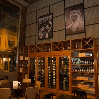 Bares: Gusttavo Lima inugura bar com drinks inspirados em musicas sertanejas