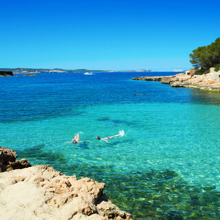 Viagens Internacionais: Conheça Ibiza, ilha paradisíaca e badalada na Espanha 