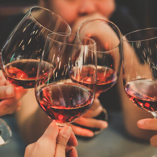 Saúde e Bem-Estar: 7 motivos para tomar uma taça de vinho por dia