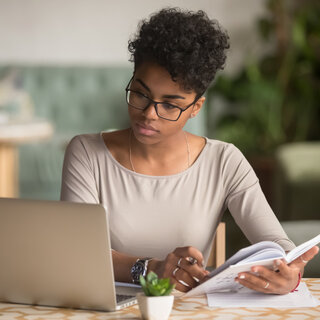 Mais de 50 cursos online gratuitos para fazer em casa