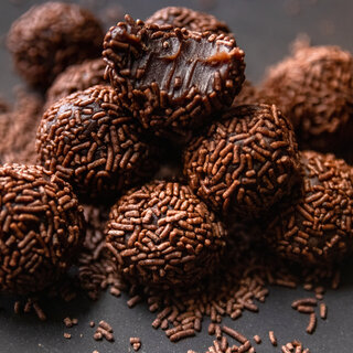 Receitas: 12 receitas de brigadeiro saudável que vão te surpreender pelo sabor
