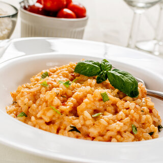 Receitas: Arroz cremoso italiano com tomate e parmesão é receita saborosa e prática para o almoço ou jantar; confira!