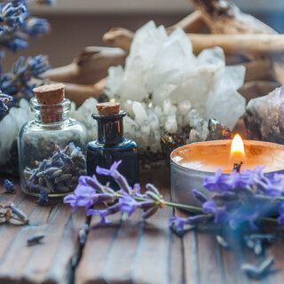Estilo de vida: 8 motivos para acender uma vela e deixar a sua casa mais aconchegante