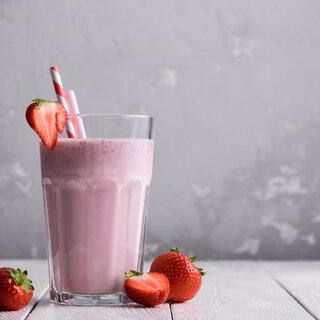 Receitas: Receita: milk shake caseiro de morango com apenas três ingredientes!