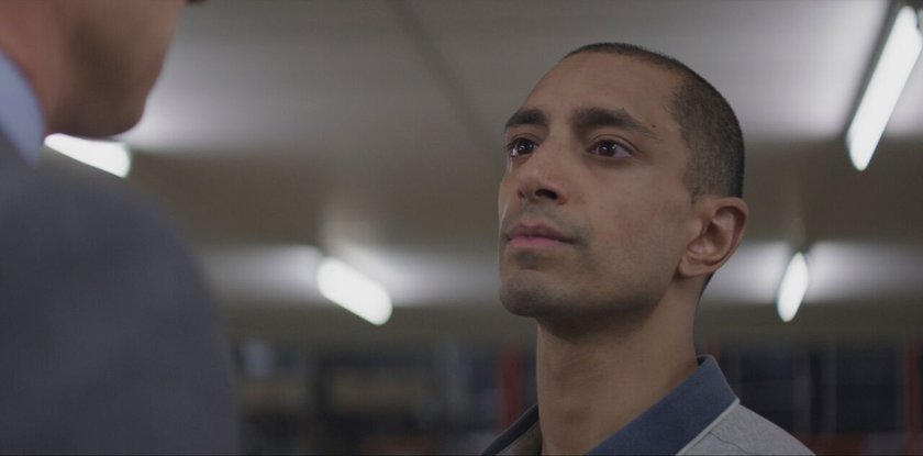 Riz Ahmed tem uma participação pouco aproveitada no filme