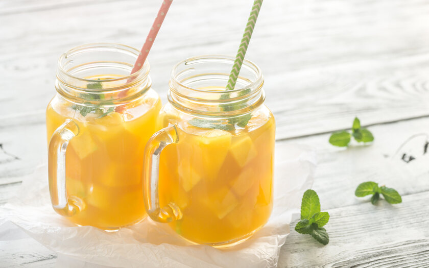 8 drinks para você preparar com água com gás