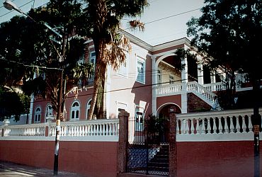 Arte: Centro Cultural Laurinda Santos Lobo