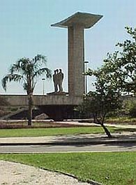 Arte: Monumento Nacional aos Mortos da II Guerra Mundial