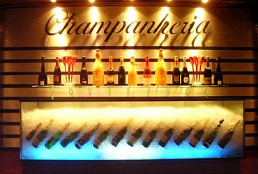 Restaurantes: By Friends Champanheria e Sushi Bar