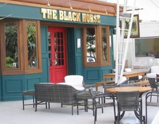 Bares (antigo): The Black Horse Pub