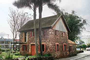 Arte: Museu Ambiência Casa de Pedra