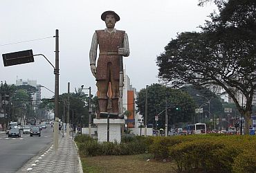 Viagens: Estátua de Borba Gato