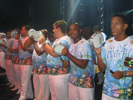 Shows: Bateria da Beja-Flor