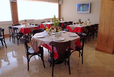 Restaurantes: Galeteria Beira Lago