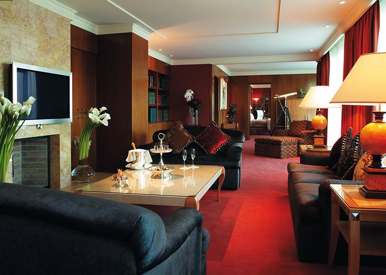 9 сюит. Royal Penthouse Suite отеля President Wilson в Женеве. Отель Hotel President Wilson номера.
