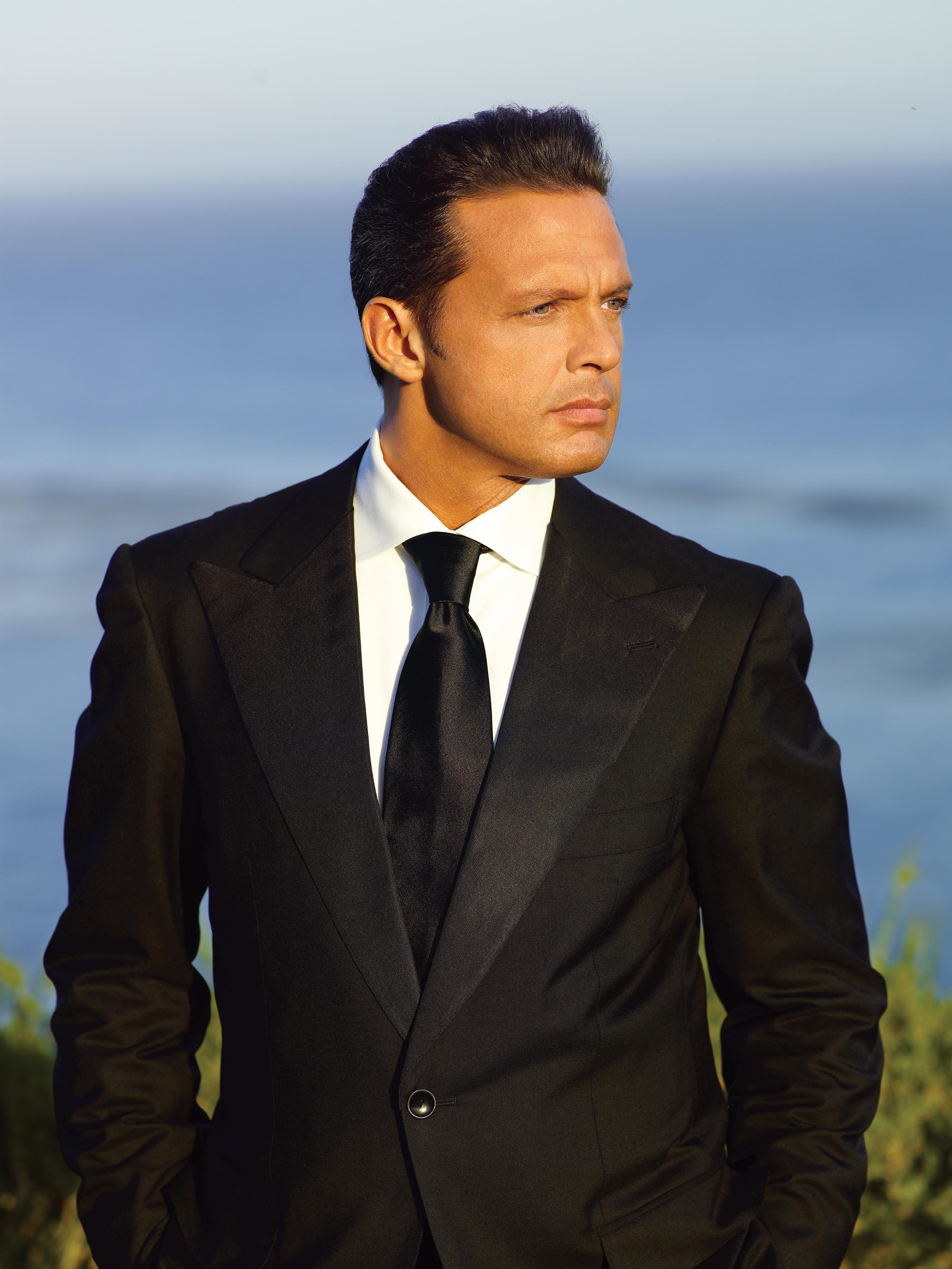 Shows: Luis Miguel