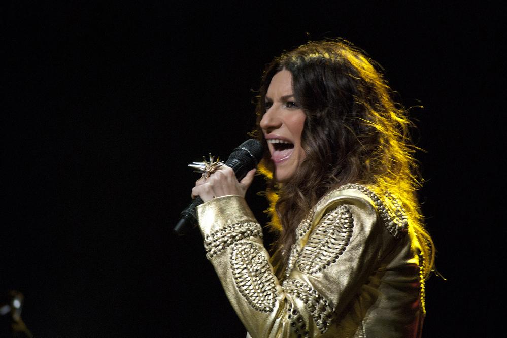 Shows: Laura Pausini solta a voz em noite de casa cheia